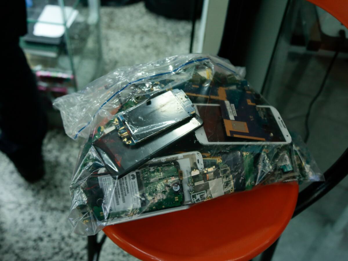 Incautan 5 celulares en operativo en celda de “Kiko” Gómez