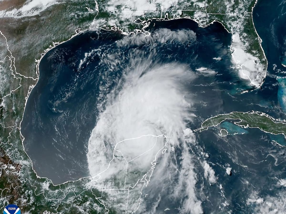 Beryl disminuye a tormenta tropical en tierra en su paso por estado mexicano de Yucatán