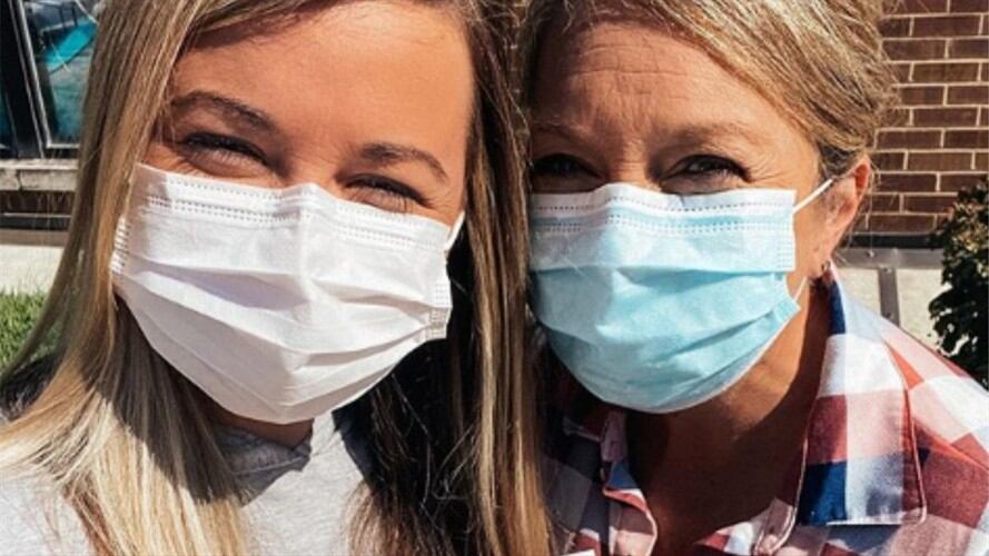 Mujer de 51 años dará a luz a su propio nieto al ser madre sustituta de su hija. Foto: Instagram: @ivf.surrogacy.diary