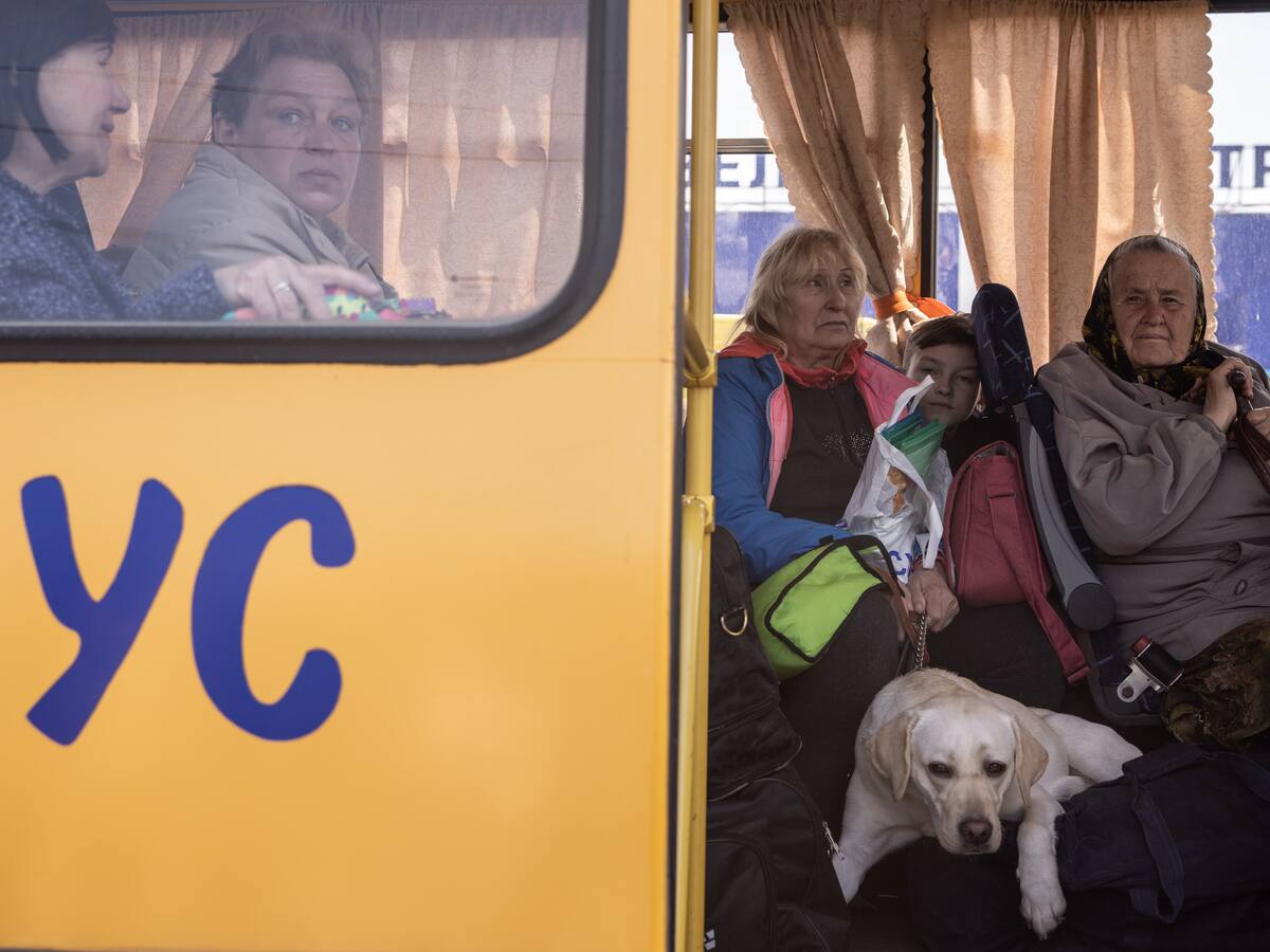 Alcaldía de Mariúpol afirma que evacuación continúa “pese a las dificultades”