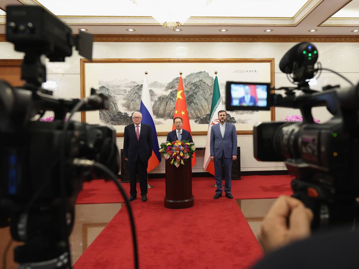 Comienza la reunión trilateral entre China, Rusia e Irán sobre el programa nuclear iraní