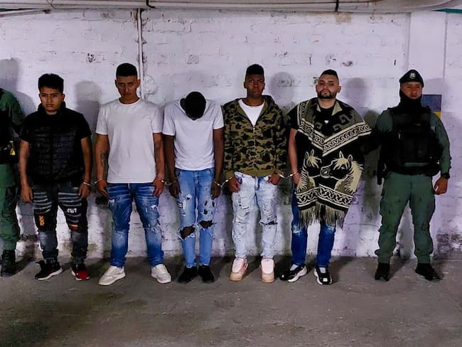 Los implicados se movilizaban en un vehículo tipo montero en una de las vías de la vereda de Torres, donde fueron capturados. Crédito: Policía de Popayán.