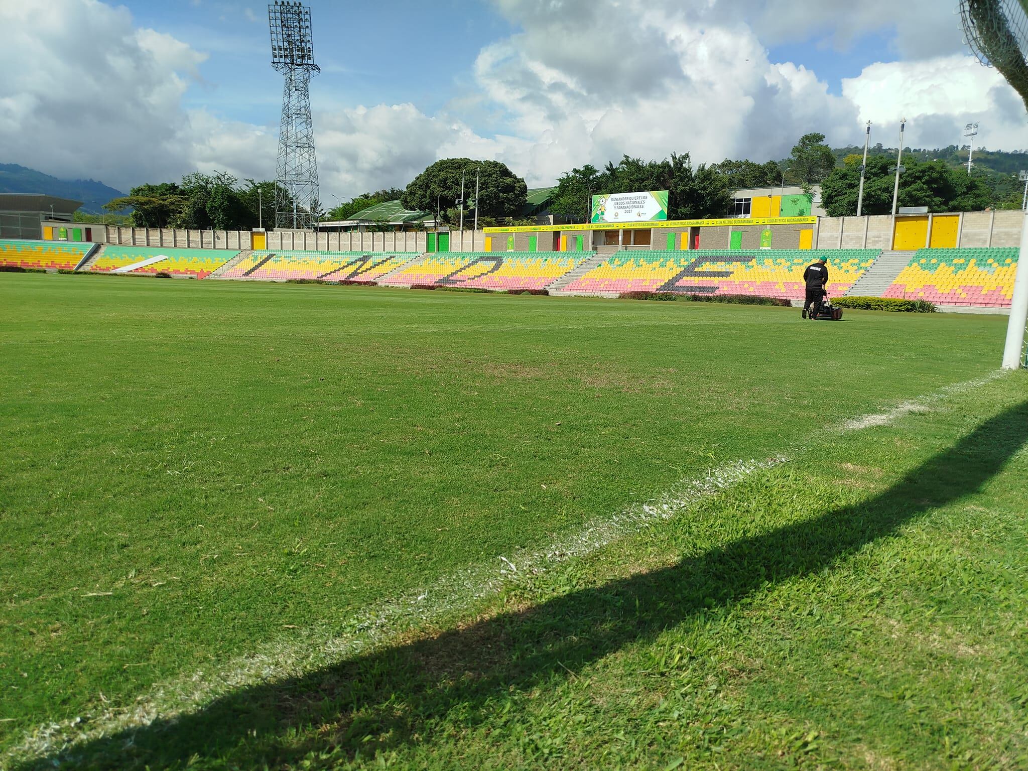 Luz verde para inicio de estudios y diseños para remodelación del estadio Américo Montanini. Foto: Suministrada.