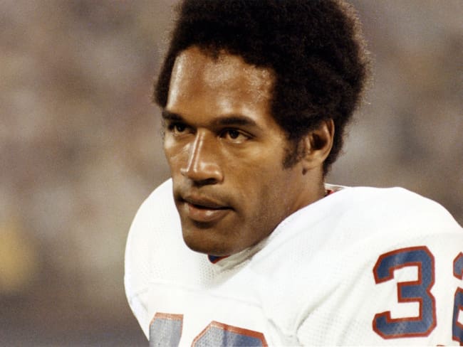 O.J. Simpson cuando era #32 de los Buffalo Bills en la NFL en1975. Foto: Robert Riger / Getty Images