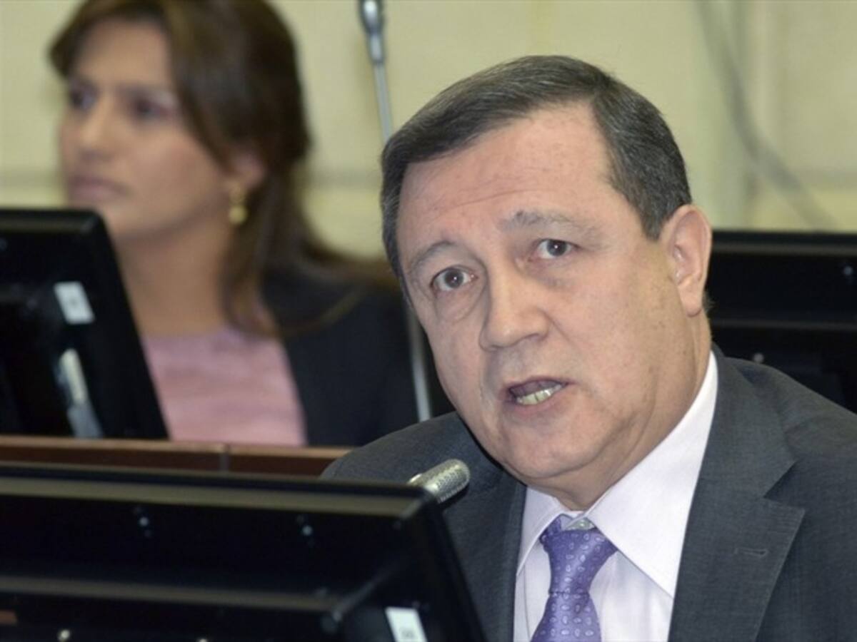 Ernesto Macías es el nuevo presidente del Senado
