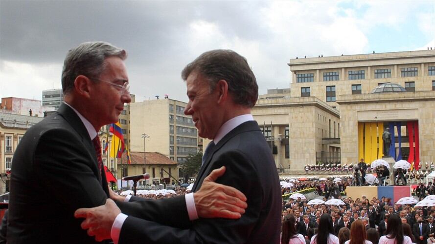 Santos u¿y Uribe durante la ceremonia de paso de mando. Foto: Colprensa