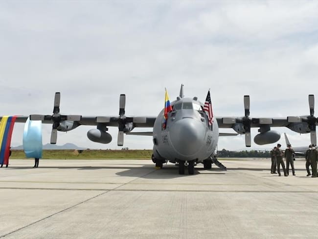 La Fuerza Aérea de los Estados Unidos le entregó oficialmente a la Fuerza Aérea Colombiana un avión C-130 Hércules. Foto: Ministerio de Defensa