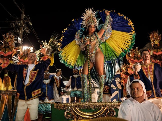 Revellers of Caprichosos de Pilares samba school (Serie B, the third division) perform during their parade on Intendente Magalhaes street in Rio de Janeiro, Brazil, on February 28, 2017.Only Special and Serie A groups of Samba schools are allowed to perform at Sambadrome and the rest of groups (Serie B to E) use the Intendente Magalhaes street which is opened to public for free. / AFP / Yasuyoshi Chiba        (Photo credit should read YASUYOSHI CHIBA/AFP via Getty Images)