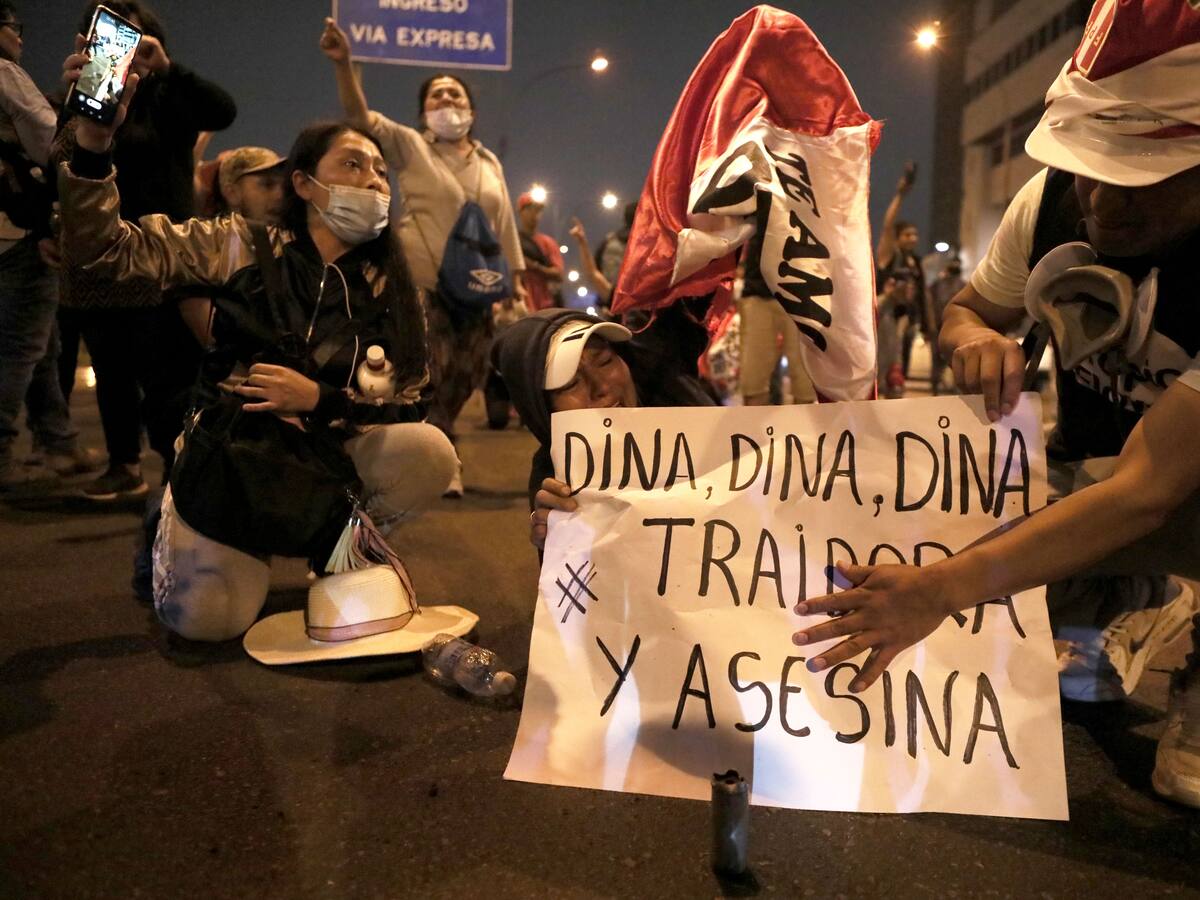 Dina Boluarte hace un llamado al diálogo a los manifestantes que piden su renuncia