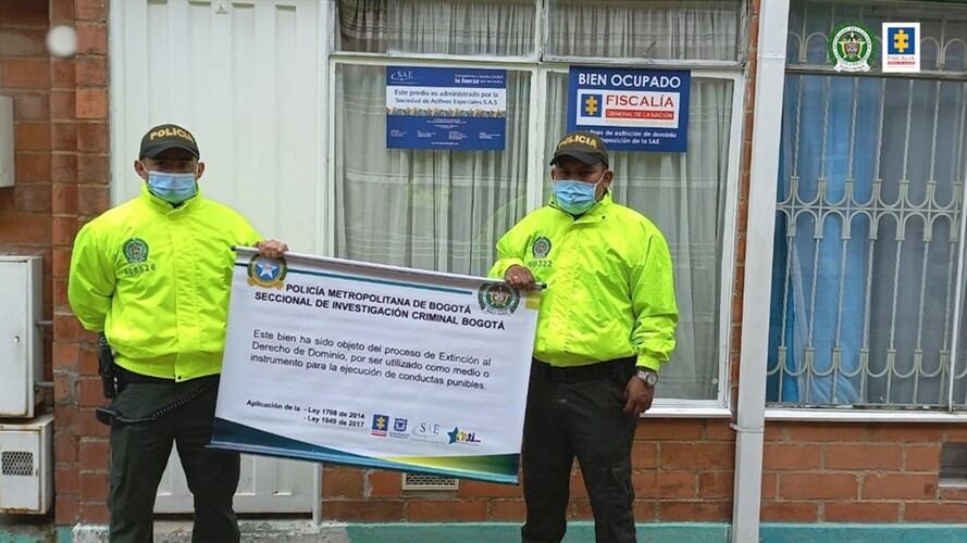 El trabajo investigativo conjunto de la Fiscalía General de la Nación y la Policía Metropolitana de Bogotá permitió ocupar con fines de extinción del derecho de dominio 29 inmuebles en la capital. Foto: Fiscalía General de la Nación