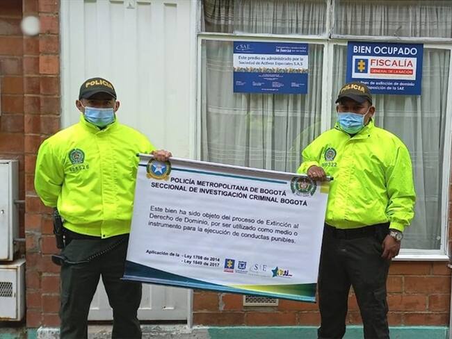 El trabajo investigativo conjunto de la Fiscalía General de la Nación y la Policía Metropolitana de Bogotá permitió ocupar con fines de extinción del derecho de dominio 29 inmuebles en la capital. Foto: Fiscalía General de la Nación