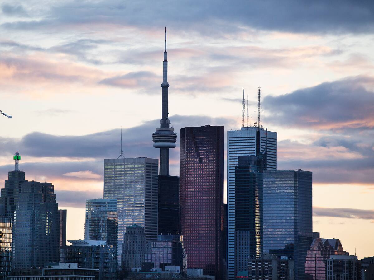 Hermano de Enrique Peñalosa se une a la carrera por la alcaldía de Toronto, Canadá