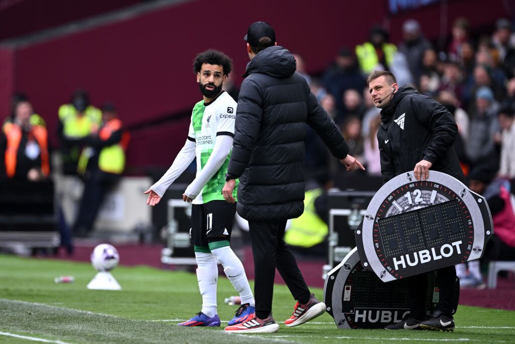 Mohamed Salah y Jurgen Klopp protagonizan discusión. Foto: Getty Images.