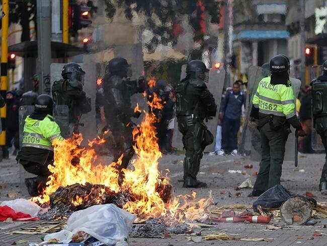 Alcalde de Medellín dice que la violencia en las movilizaciones ayuda al uribismo