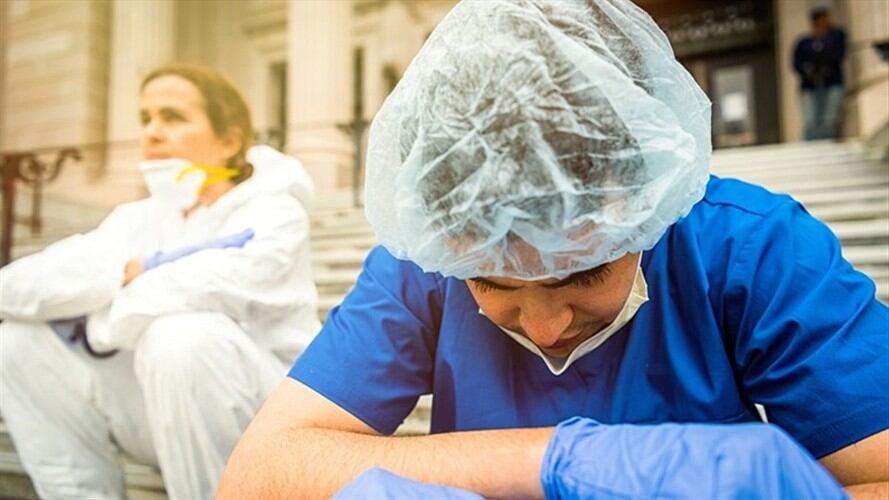 Son 129 auxiliares de enfermería según el último reporte de la secretaría de salud contagiado con COVID-19.. Foto: Getty Images