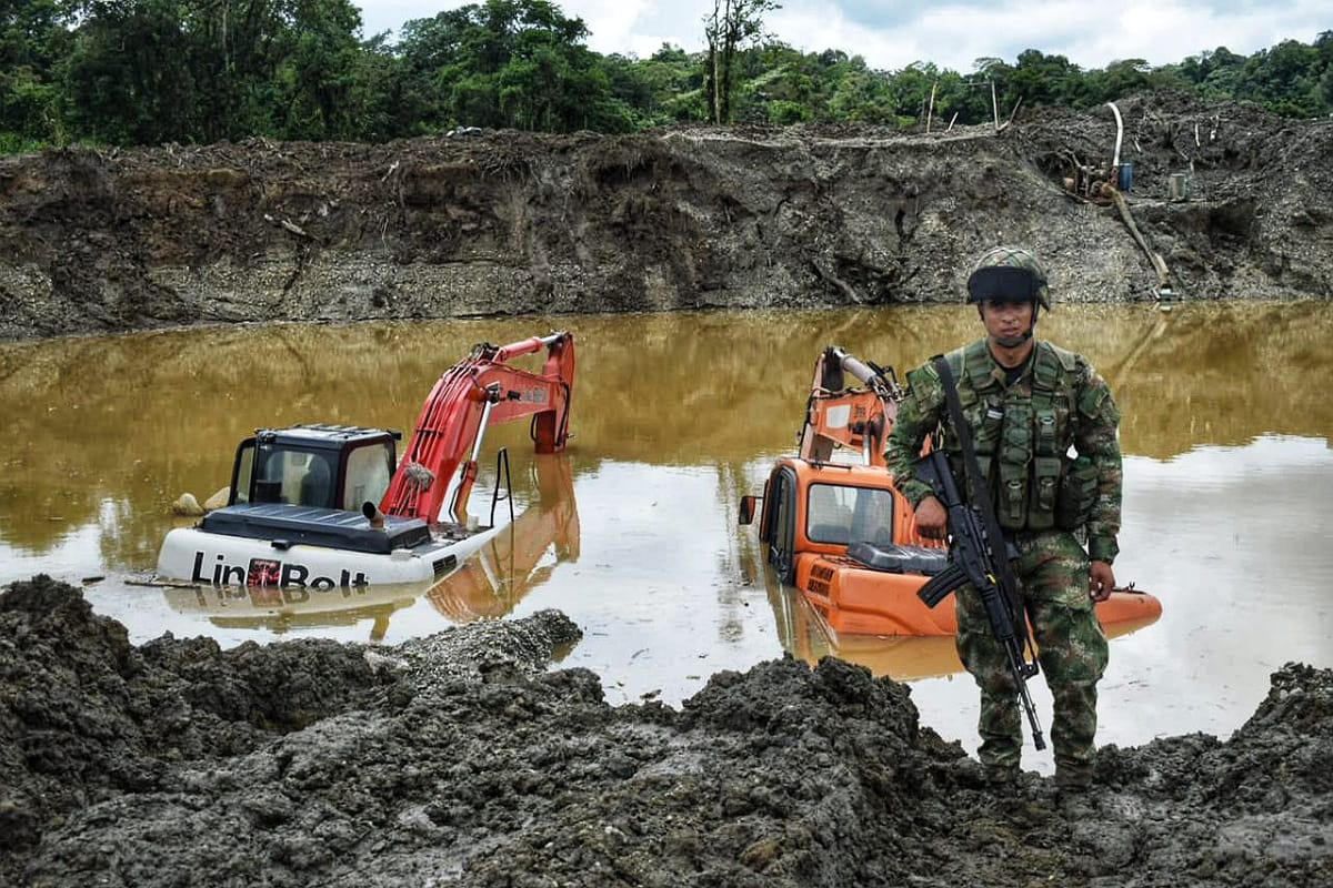 . Tres excavadoras fueron destruidas. Crédito: Ejército Nacional.