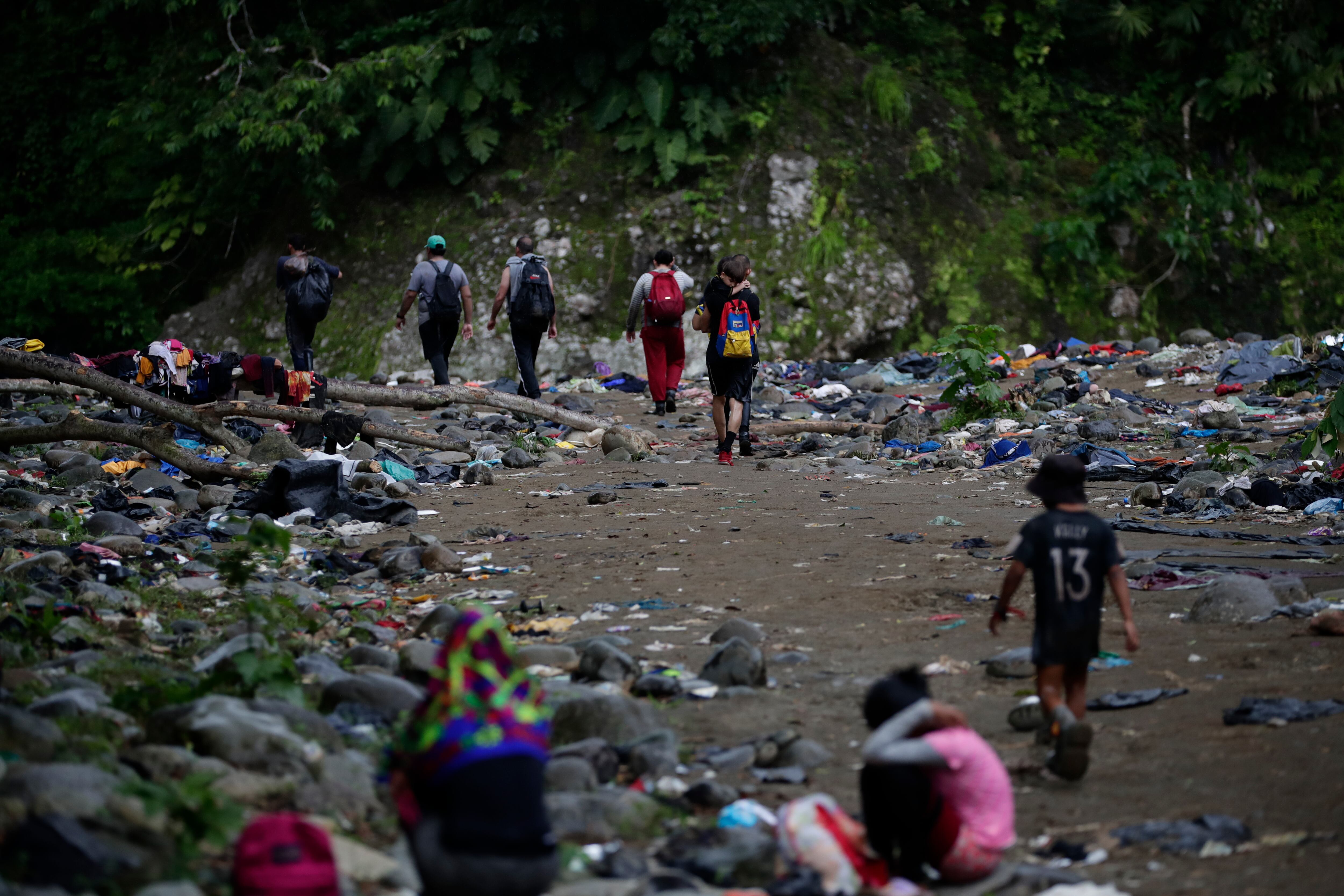 Migrantes en El Darién. Foto: EFE/ Bienvenido Velasco