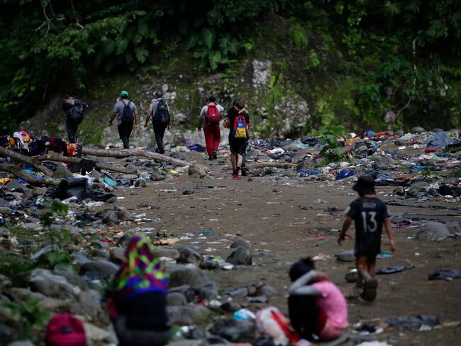 Migrantes en El Darién. Foto: EFE/ Bienvenido Velasco