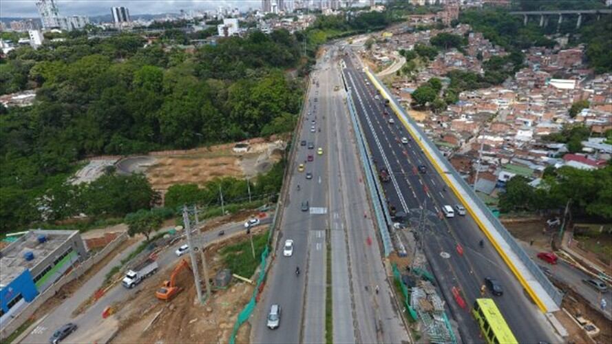 Finalizará el 2018 y el tercer carril de Bucaramanga no estaría listo. Foto: La Wcon Julio Sánchez Cristo