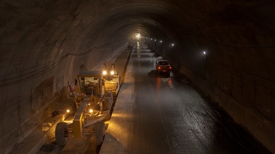 El Invías confirmó que la primera de las tres licitaciones para culminar las obras del Cruce de la Cordillera Central fue adjudicada al Consorcio Vías Américas. Foto: Colprensa