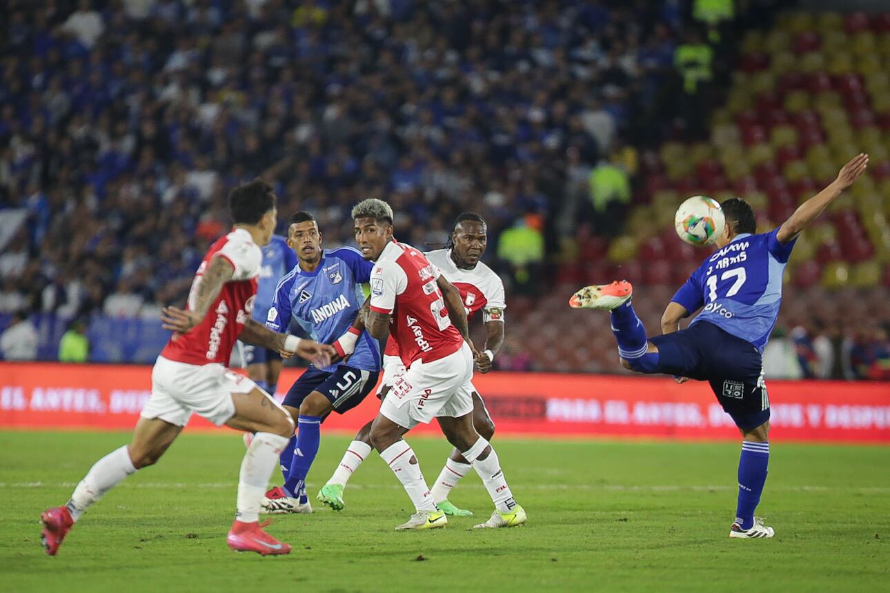 El clásico capitalino entre Independiente Santa Fe y Millonarios FC será el juego más destacado de la fecha 1 de los cuadrangulares de la Liga BetPlay. (Colprensa - Cristian Bayona).