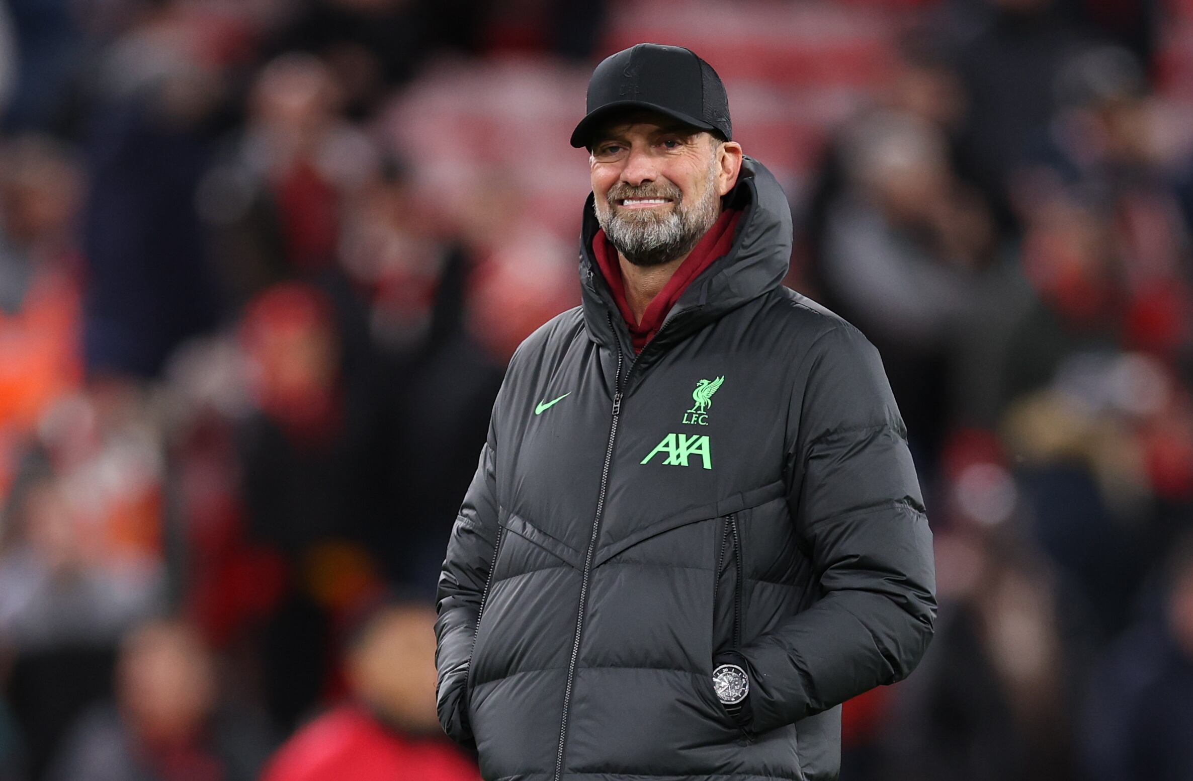 Liverpool (United Kingdom), 23/12/2023.- Liverpool manager Jurgen Klopp watches the warmup ahead of the English Premier League soccer match between Liverpool FC and Arsenal FC in Liverpool, Britain, 23 December 2023. (Reino Unido) EFE/EPA/ADAM VAUGHAN EDITORIAL USE ONLY. No use with unauthorized audio, video, data, fixture lists, club/league logos or 'live' services. Online in-match use limited to 120 images, no video emulation. No use in betting, games or single club/league/player publications.