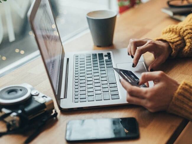 ¿Cómo puede cuidar sus tarjetas de crédito al momento de comprar online esta navidad?