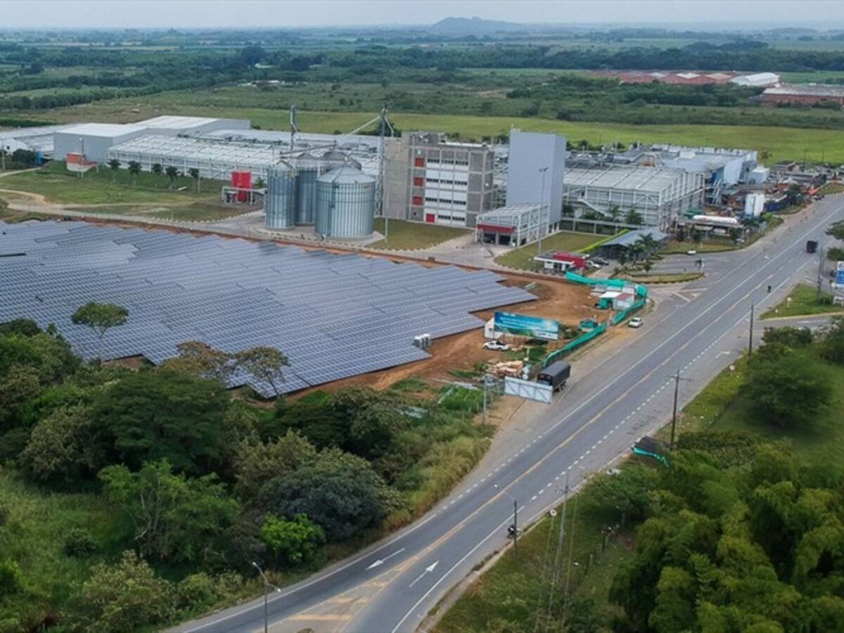 Inicia operaciones una planta de autogeneración de energía solar en el norte del Cauca