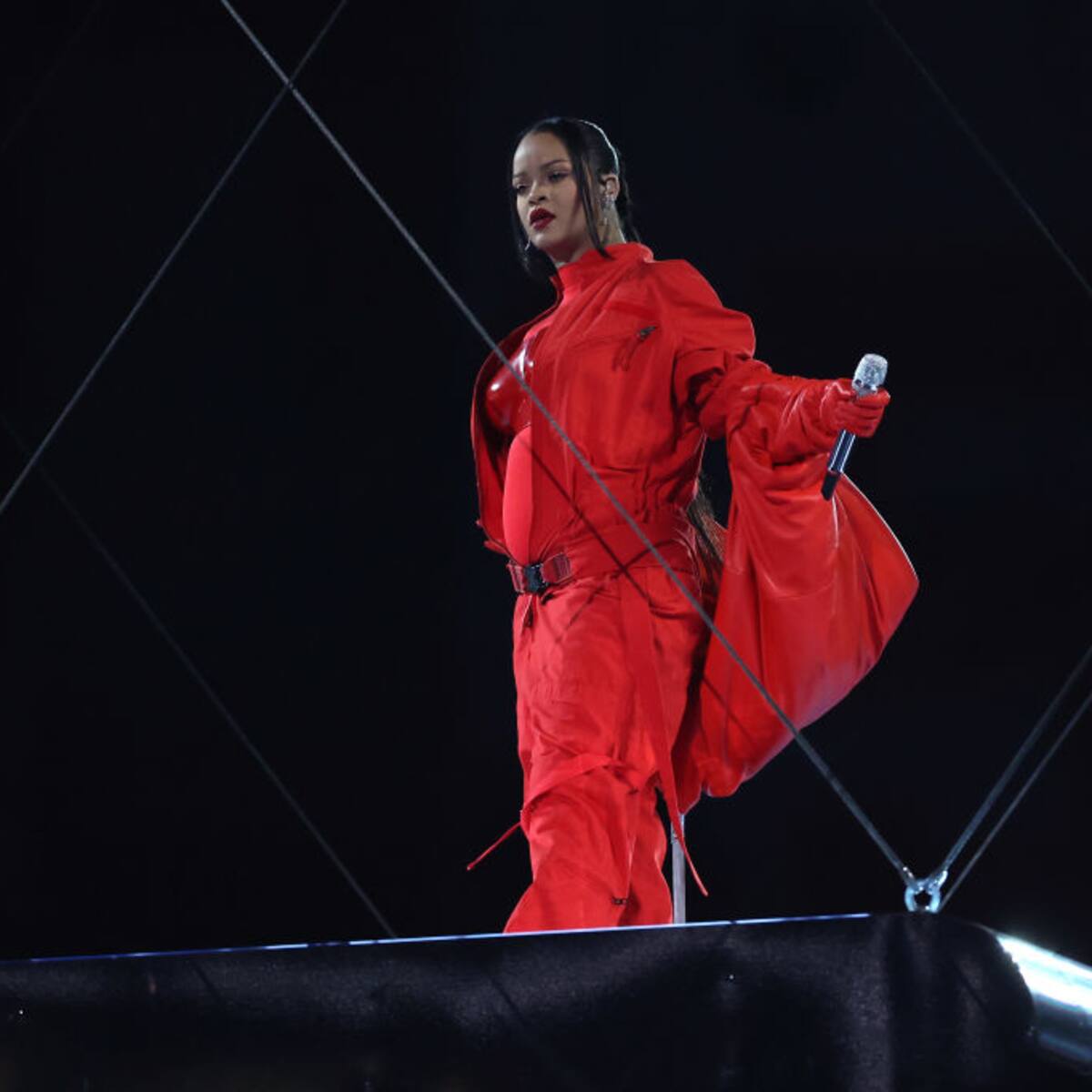 Videos: así fue el show de Rihanna en el medio tiempo del Super Bowl