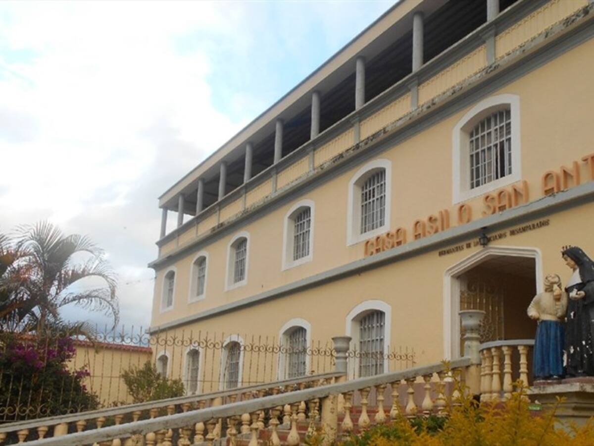 Brote de COVID-19 en asilo de Málaga, Santander