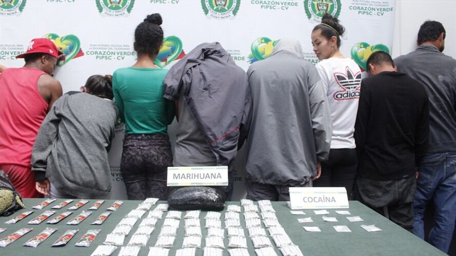 Desarticulan banda “Los Azules” que inducía a estudiantes al consumo de drogas en Cali. Foto: Policía Metropolitana