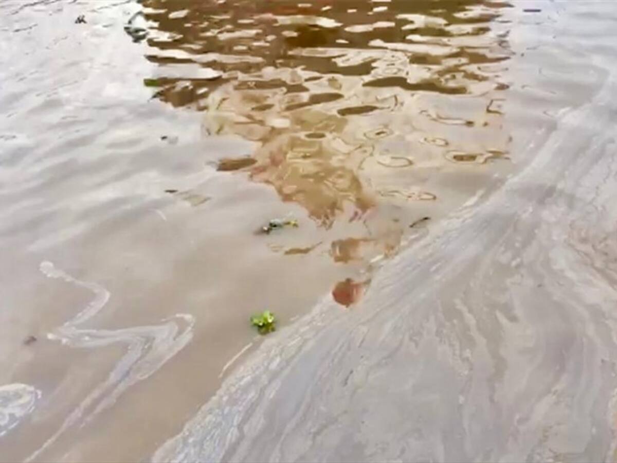 Dimar investiga derrame de combustible en el río Magdalena