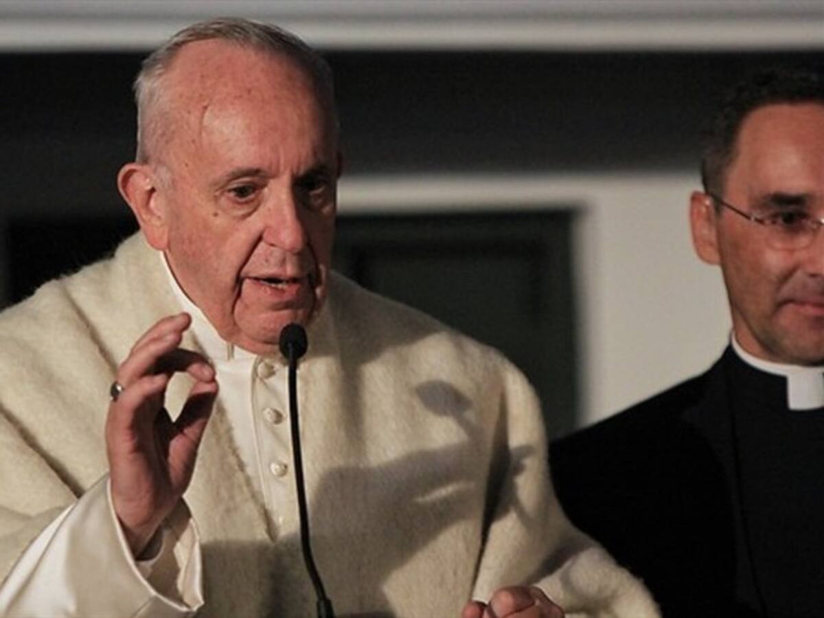 El papa pide orar por el perdón de quienes destruyeron a jóvenes en Medellín
