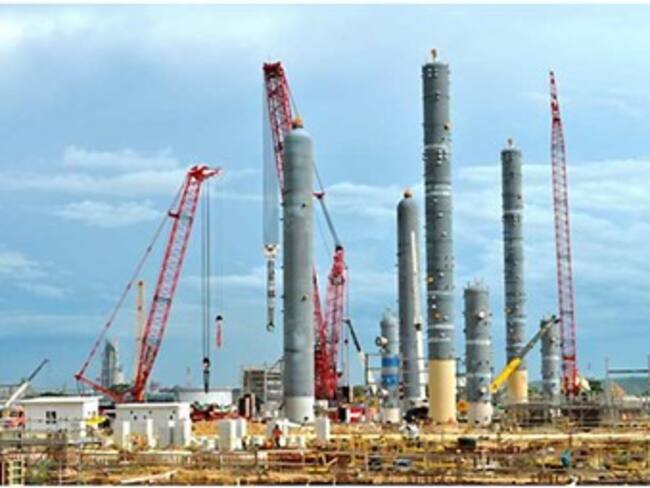 Minminas defiende firma que construye Reficar aunque no tenga experiencia