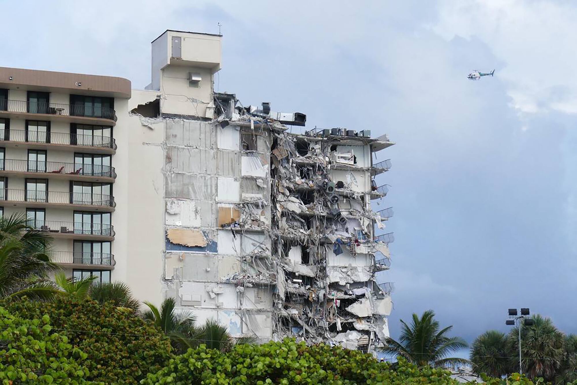 Foto de referencia del derrumbe del edificio Champlain Towers South en Miami-Dade. (Miami Herald/Tribune News Service via Getty Images)