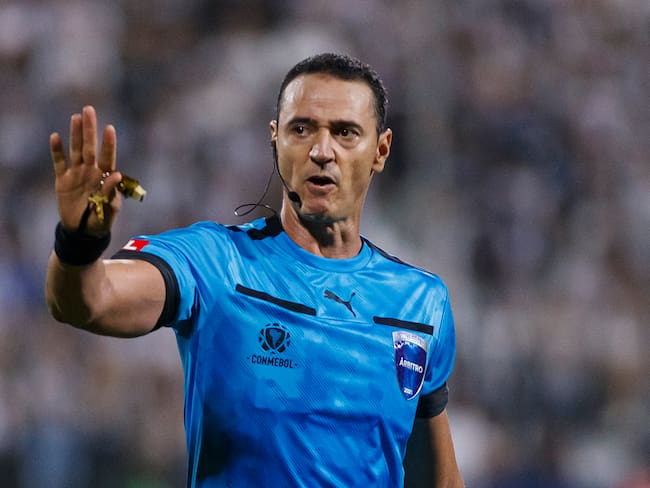 Wilmar Roldán presenta su libro ‘Silbato de Oro’, una obra que profundiza en su carrera profesional