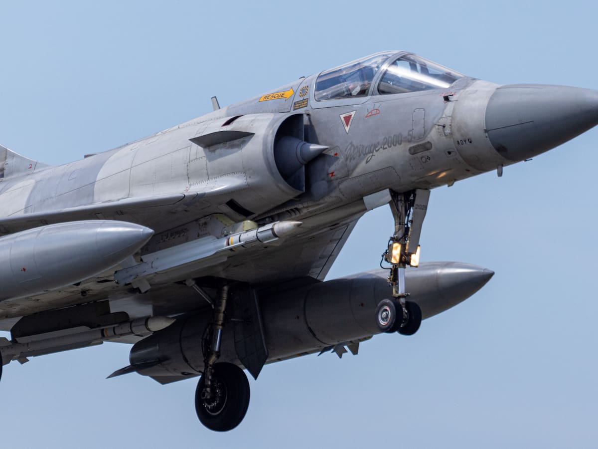 Francia anunció la llegada a Ucrania los primeros cazas Mirage 2000