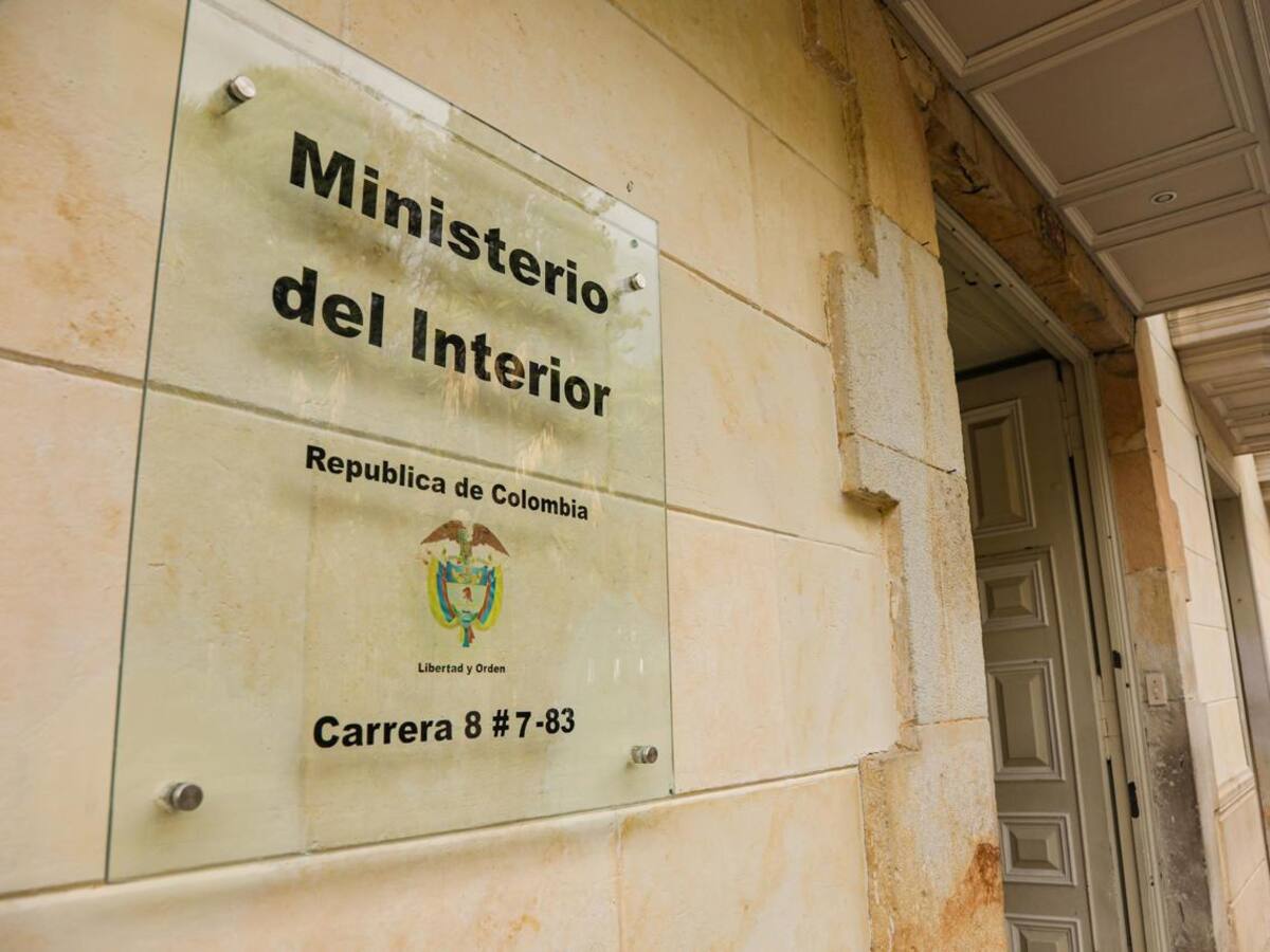 Procuraduría abrió indagación por presunto uso indebido de avión asignado a MinInterior