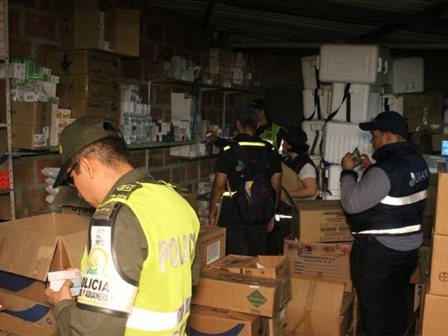 Las autoridades entraron a 52 bodegas y 15 locales comerciales de Sanandresito La Isla en Bucaramanga en busca de mercancía de contrabando. Foto: Policía Metropolitana de Bucaramanga