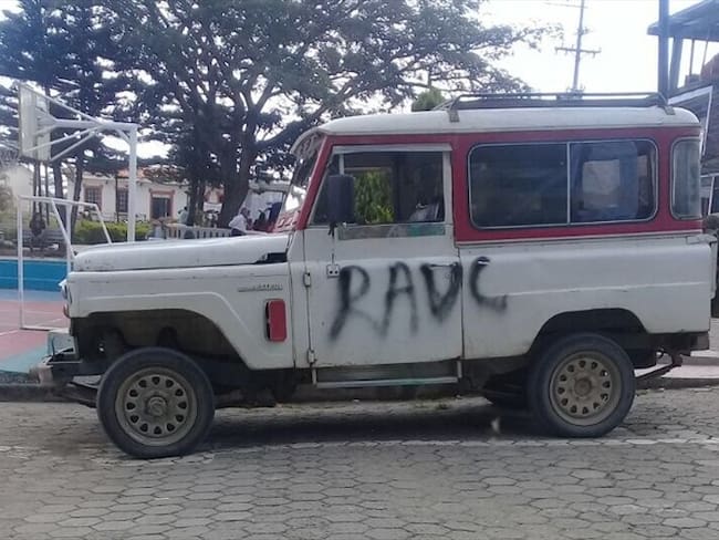 Los habitantes denunciaron que miembros del grupo armado ilegal denominado RAUC dejaron sus insignias pintadas en vehículos y viviendas de la localidad. Foto: Secretaría de Gobierno de Nariño
