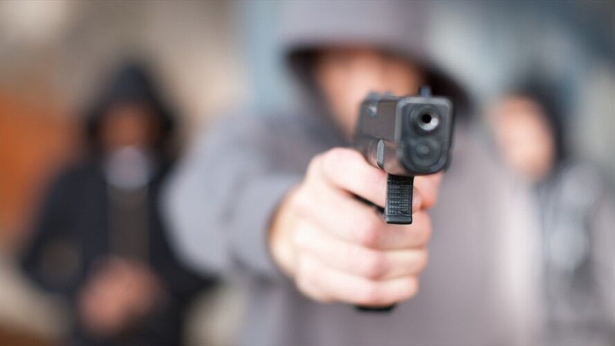 El funcionario judicial caminaba hacia su lugar de trabajo cuando fue abordado por dos sujetos en moto, quienes le dispararon en varias oportunidades. Foto: Getty Images