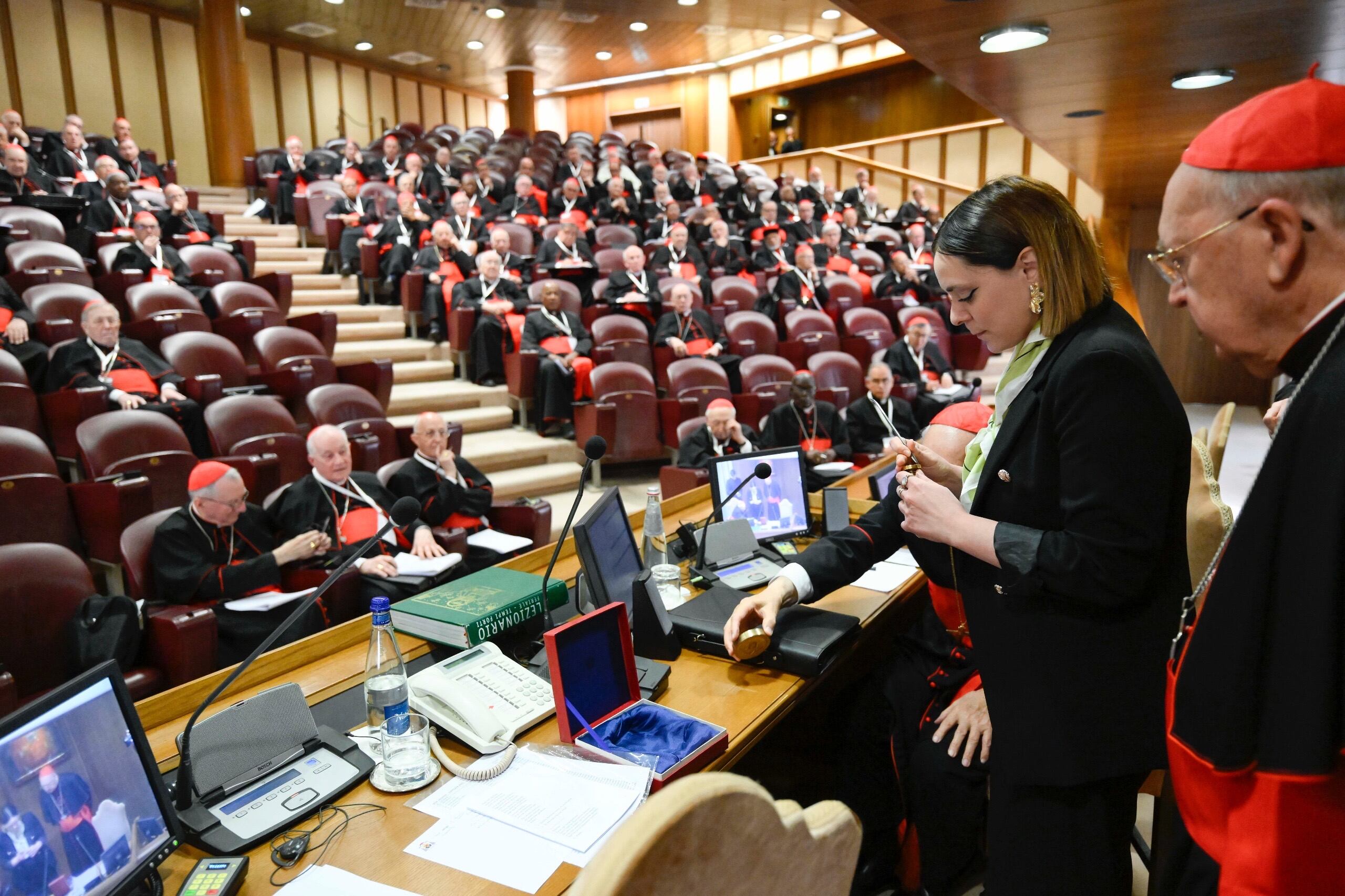 El Anillo del Pescador y los sellos del papa Francisco, símbolo del poder pontificio, han sido anulados 16 días después de su muerte. FOTO:  EFE/ Vatican Media