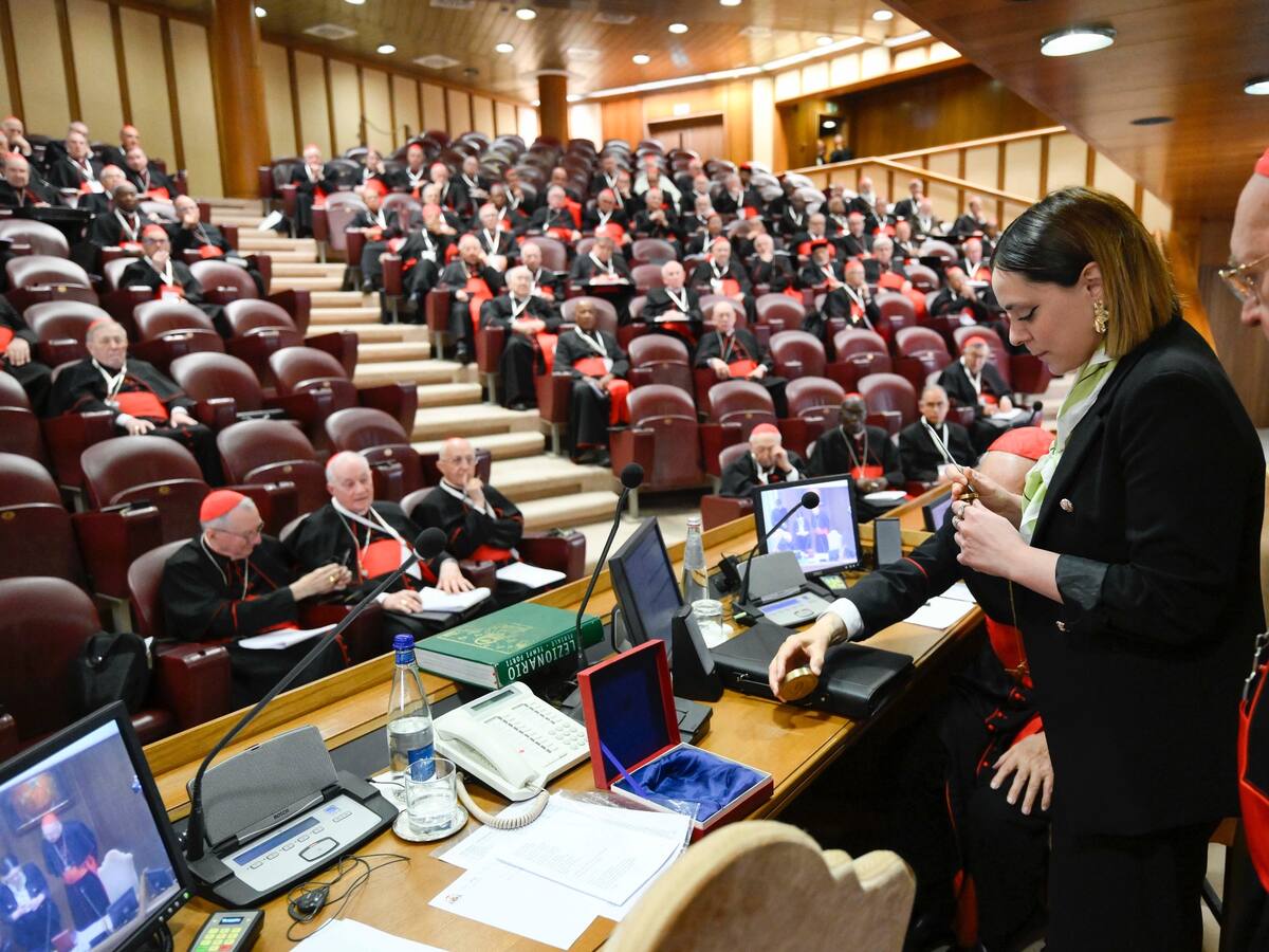 Anularon el Anillo del Pescador de Francisco 16 días después de su muerte