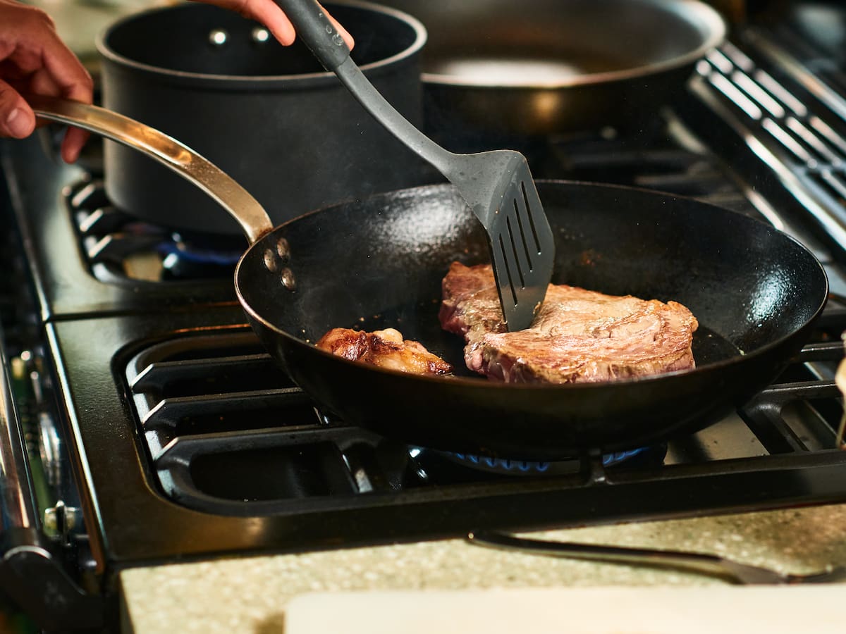 ¿Una paila y un sartén son lo mismo? Origen de la palabra y explicación según la RAE