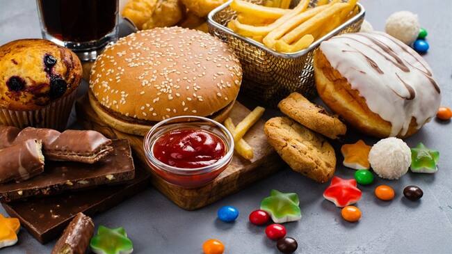 ¿Qué opina del proyecto de ley que busca regular estos alimentos? #ComidaChatarraEs. Foto: Getty Images