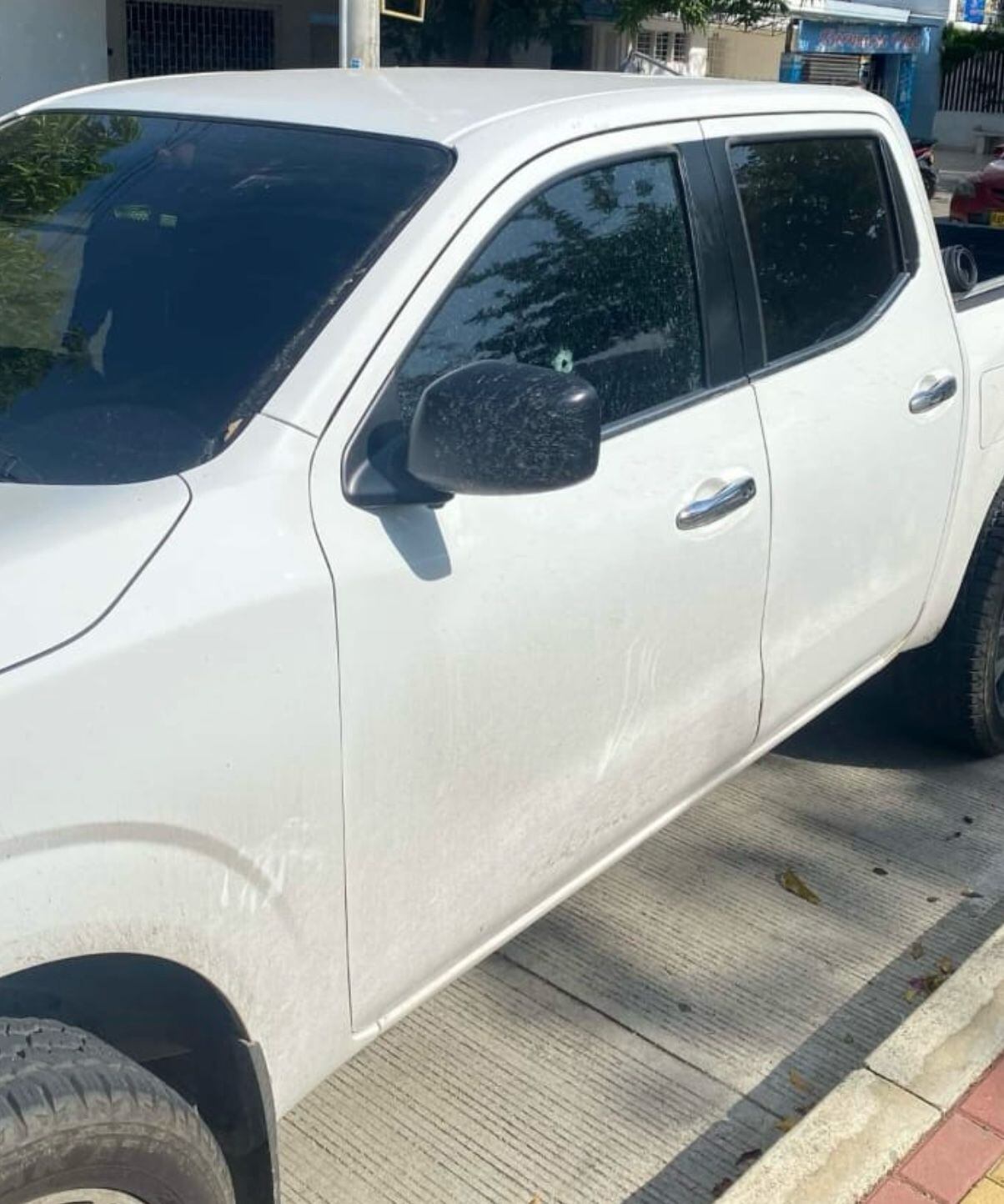 Así quedó el vehículo luego del atentado. Foto: cortesía concejal Anselmo Gual.