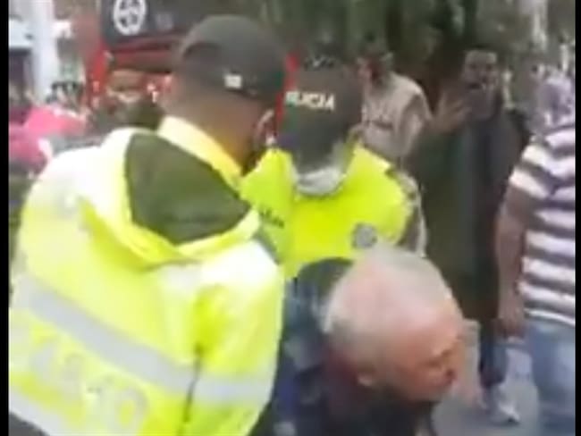 Comandante de Policía Metropolitana de Bogotá responde por agresión a vendedor ambulante