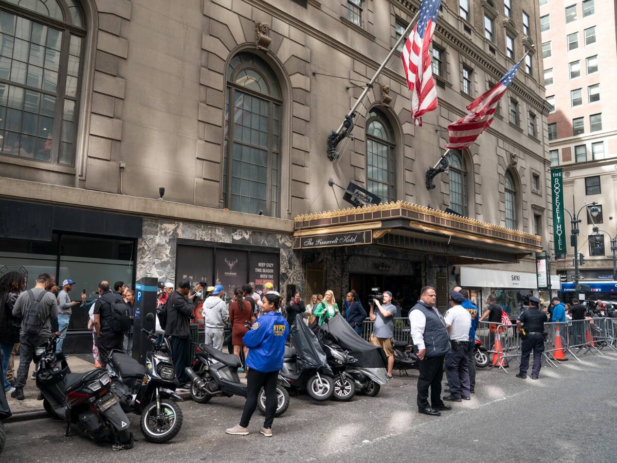 Hoteles de Nueva York usados para recibir inmigrantes despedirán a casi todos sus empleados