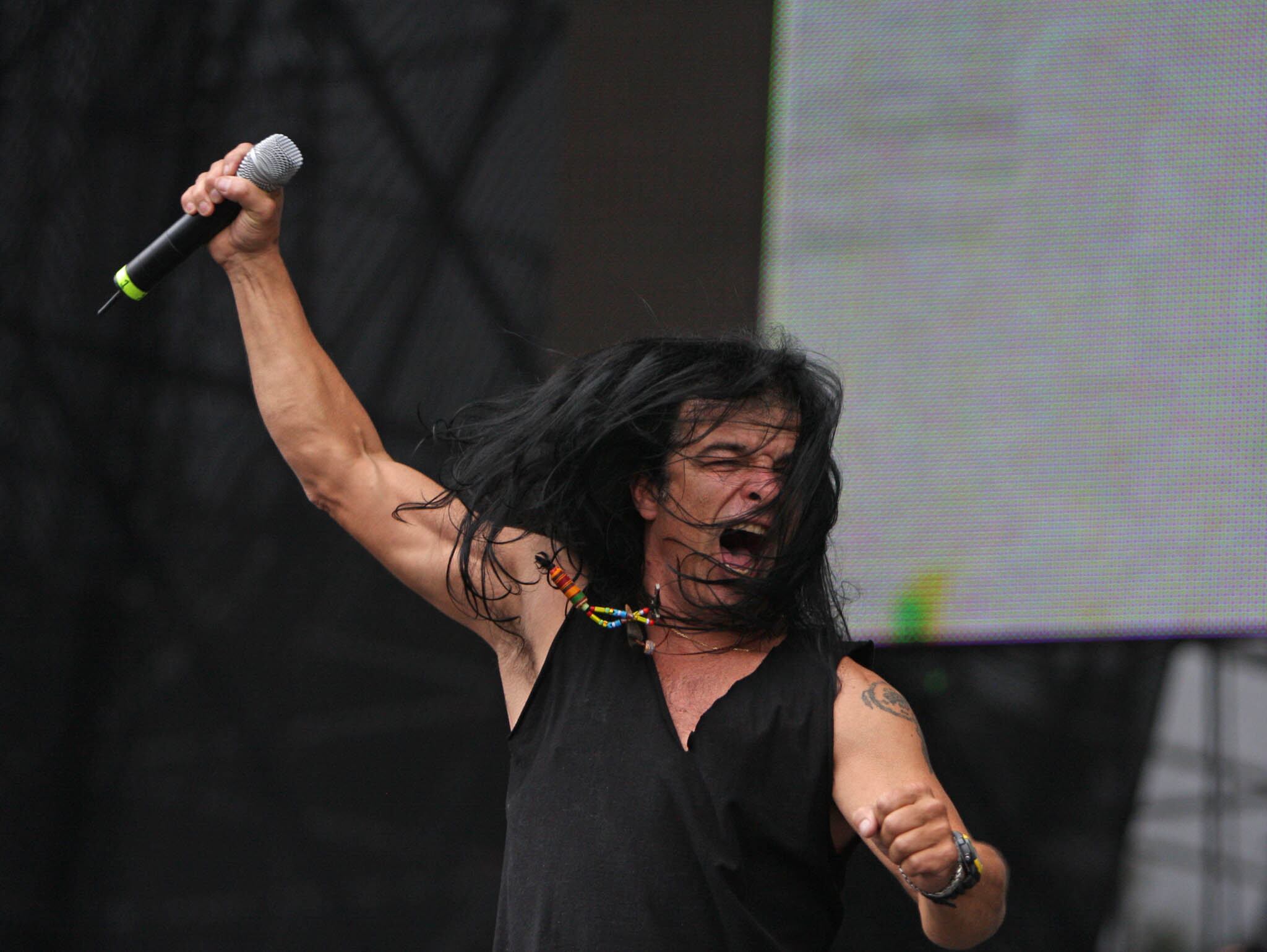 FOTO # 05 (HORIZONTAL)FO7005BOGOTA, 02-NOV.-2008 (COLPRENSA-LUIS EDUARDO NORIEGA).- JORGE FRESQUET, VOCALISTA DE KRONOS EN ROCK AL PARQUE. 

