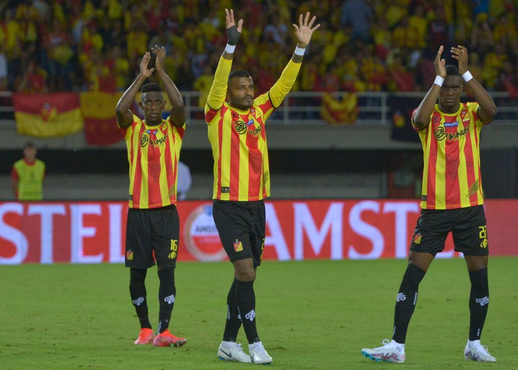 Jugadores del Deportivo Pereira celebran victoria contra Independiente del Valle por Copa Libertadores. 2 de agosto 2023. Foto: Gabriel Aponte/Getty Images.